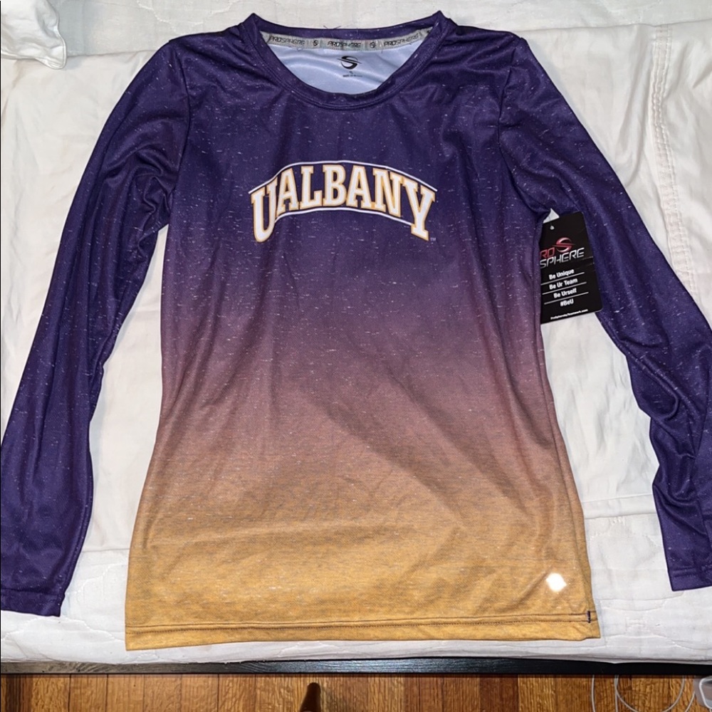New with tags Long sleeve ombré dry fit Ualbany shirt.